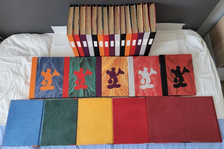 Ensemble avec exemplaires ouverts