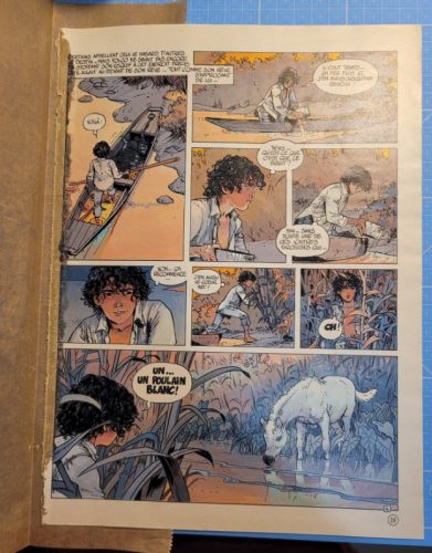 page avec résidus de colle